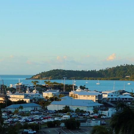Coral Sea Vista Apartments Airlie Beach Exteriör bild