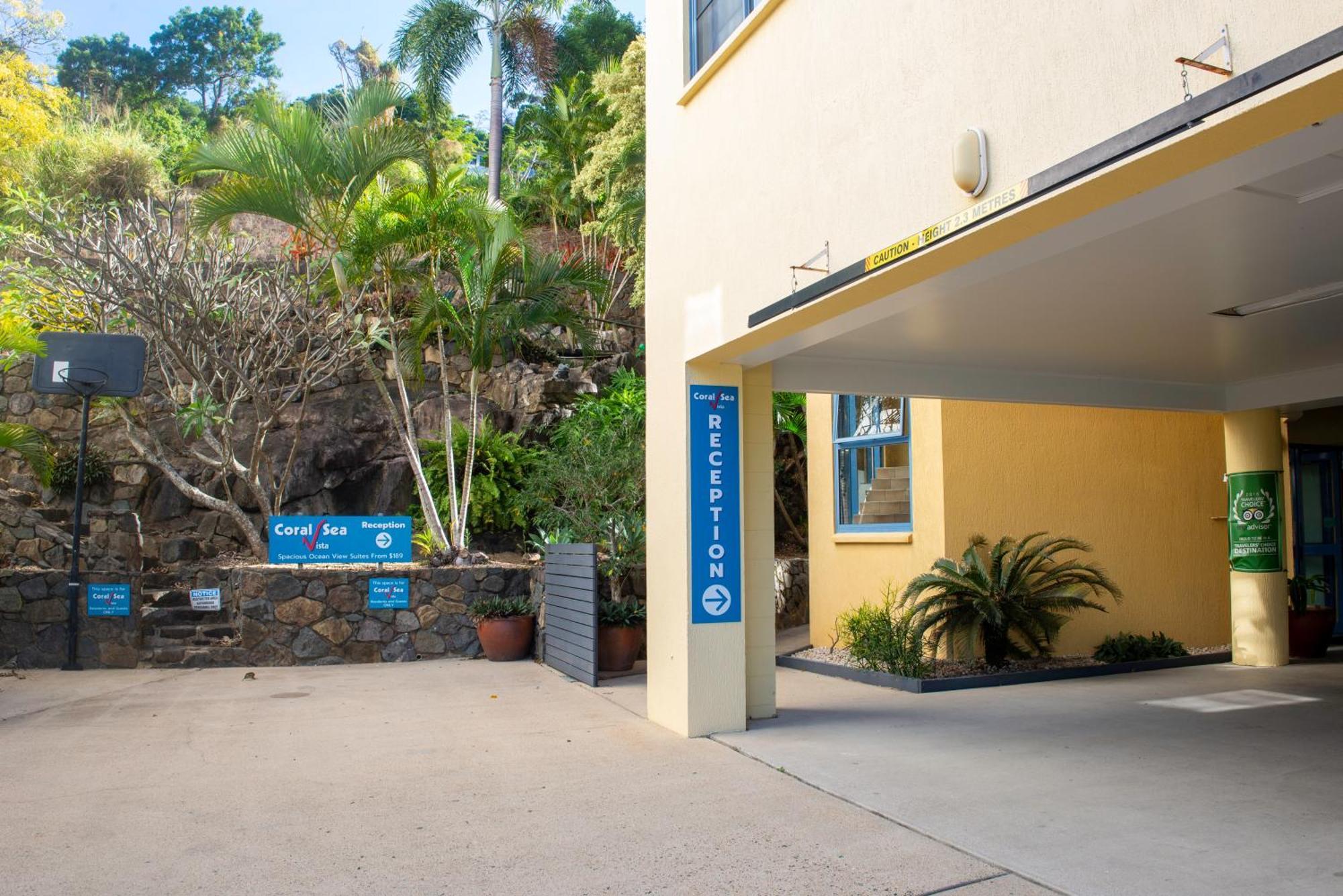 Coral Sea Vista Apartments Airlie Beach Exteriör bild