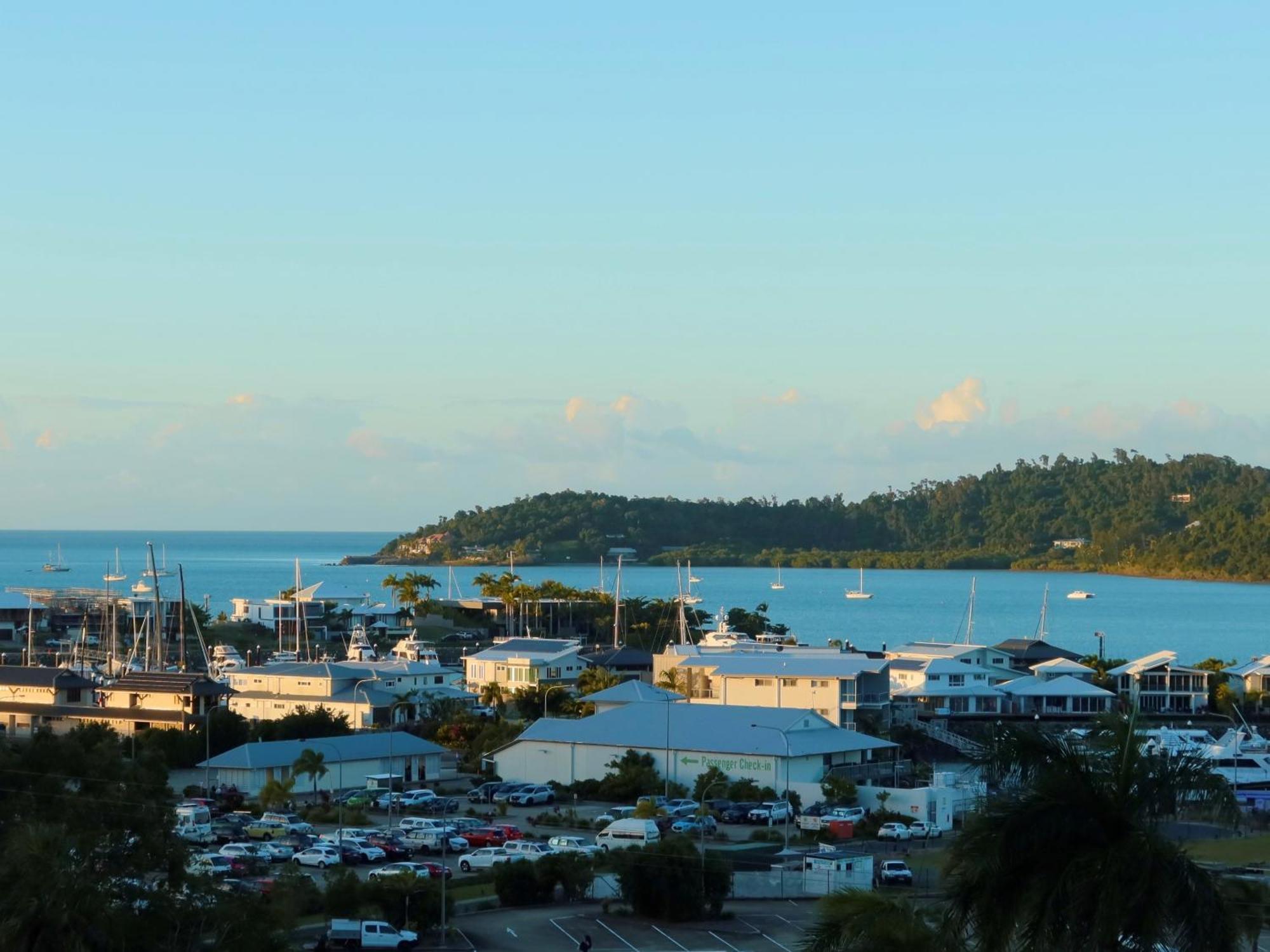 Coral Sea Vista Apartments Airlie Beach Exteriör bild