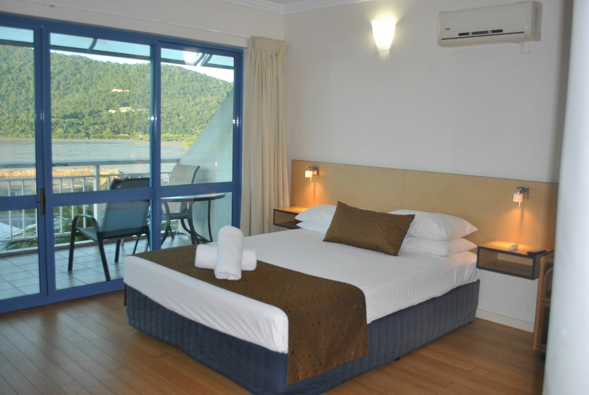 Coral Sea Vista Apartments Airlie Beach Exteriör bild