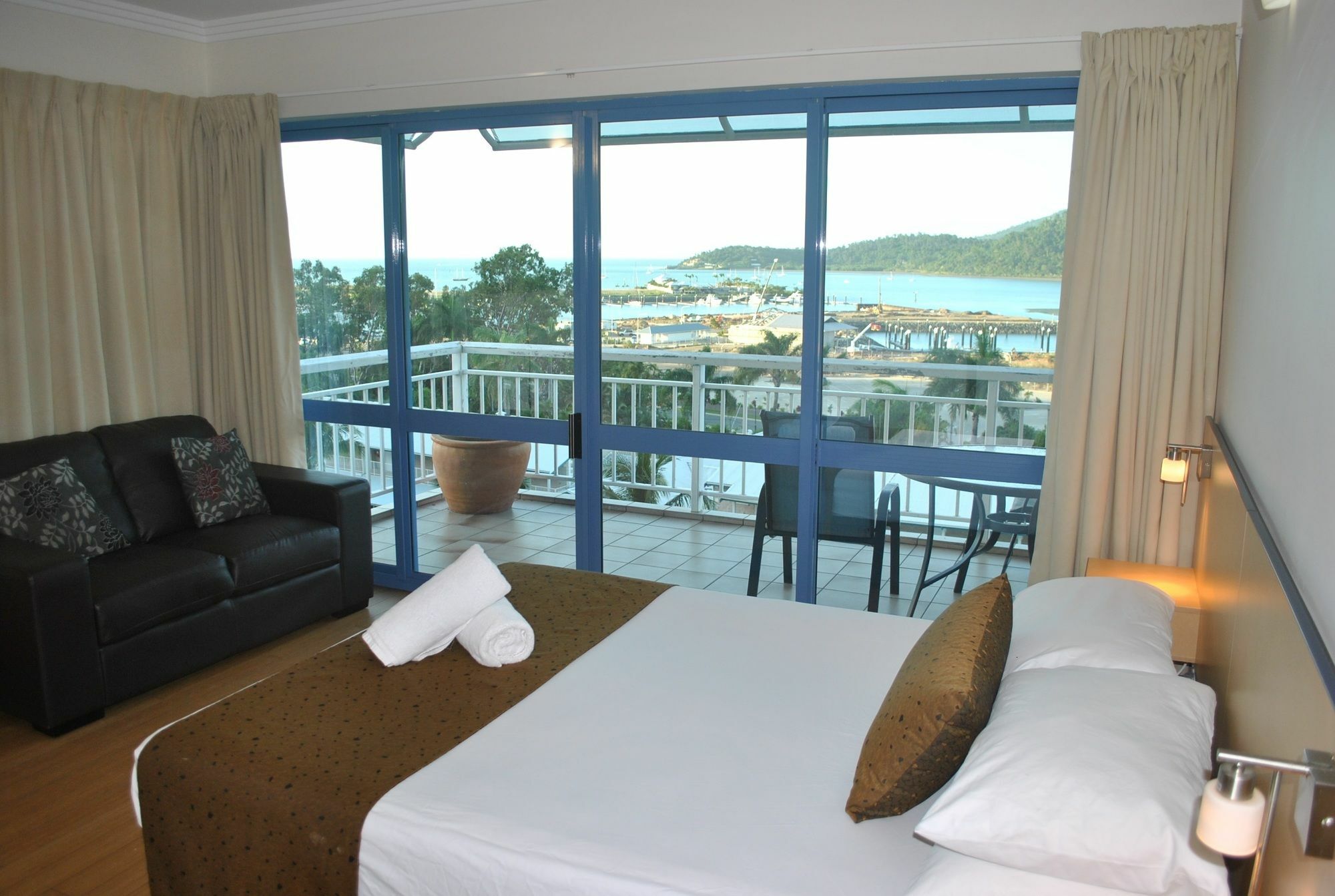 Coral Sea Vista Apartments Airlie Beach Exteriör bild